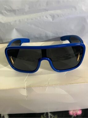 Blue Oversized VR-Style Sunglasses – Unbranded